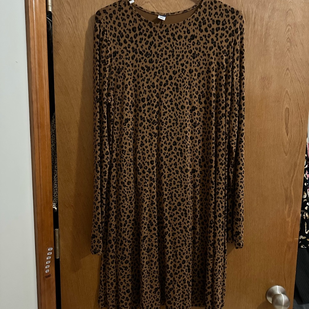 NWOT Old Navy Brown and Black Animal Print Long Sleeve Dress Size Large Tall